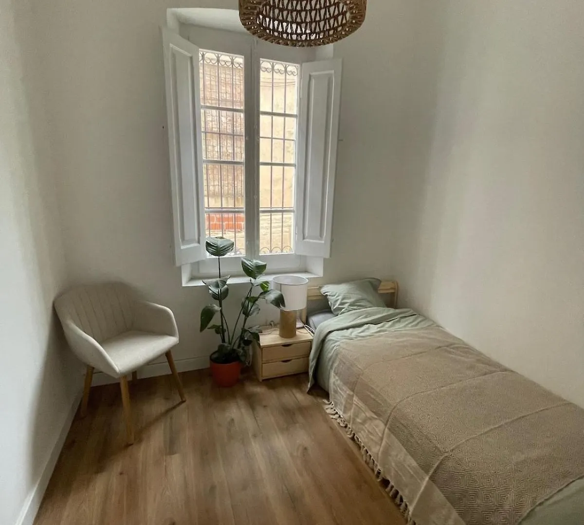 Stylish 3 Bedroom Apartment 산펠리우데기솔스 0*,  스페인
