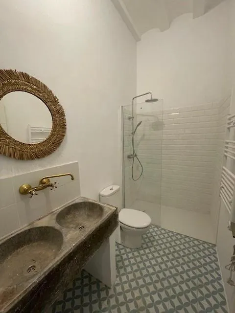 Stylish 3 Bedroom Apartment 산펠리우데기솔스 0*,